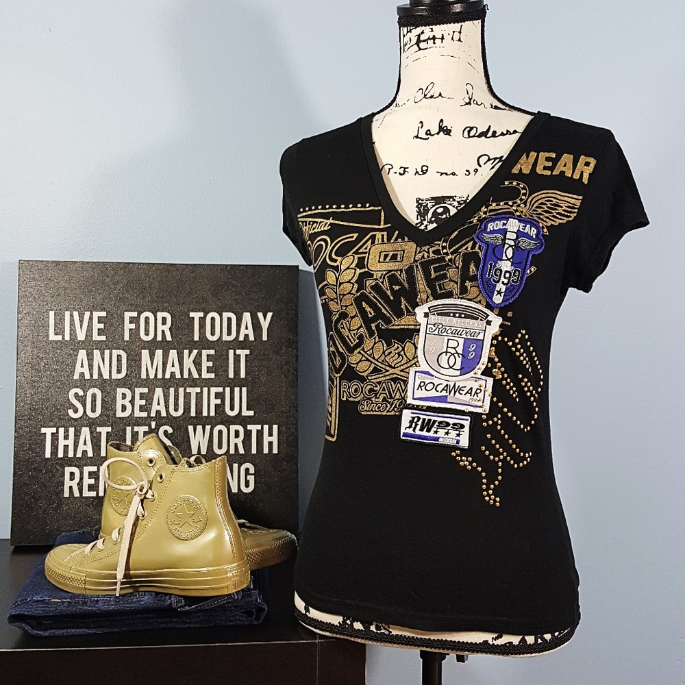 MOVING SALE! Rocawear embellished t-shirt L